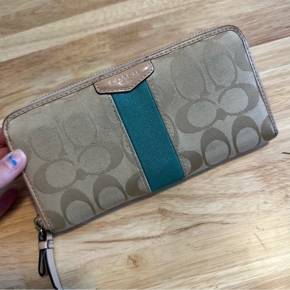 Coach Beige/Green signature canvas & leather Devin stripe shoulder bag & wallet - Picture 3 of 14